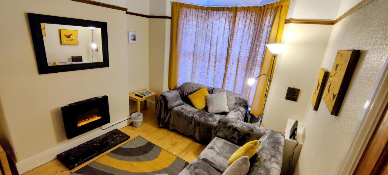 Rhubarb Terrace On The Coast - Sleeps 1-6 Colwyn Bay Exterior photo