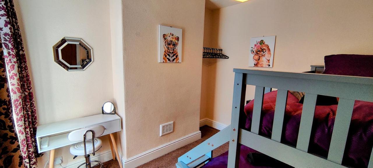 Rhubarb Terrace On The Coast - Sleeps 1-6 Colwyn Bay Exterior photo