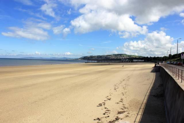 Rhubarb Terrace On The Coast - Sleeps 1-6 Colwyn Bay Exterior photo