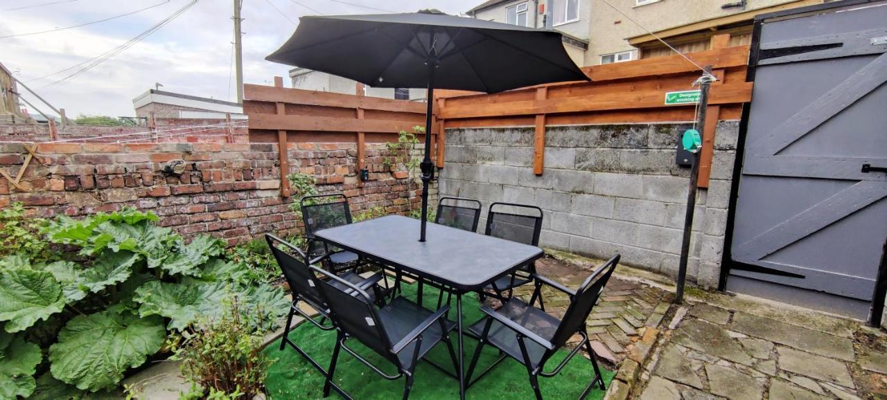 Rhubarb Terrace On The Coast - Sleeps 1-6 Colwyn Bay Exterior photo
